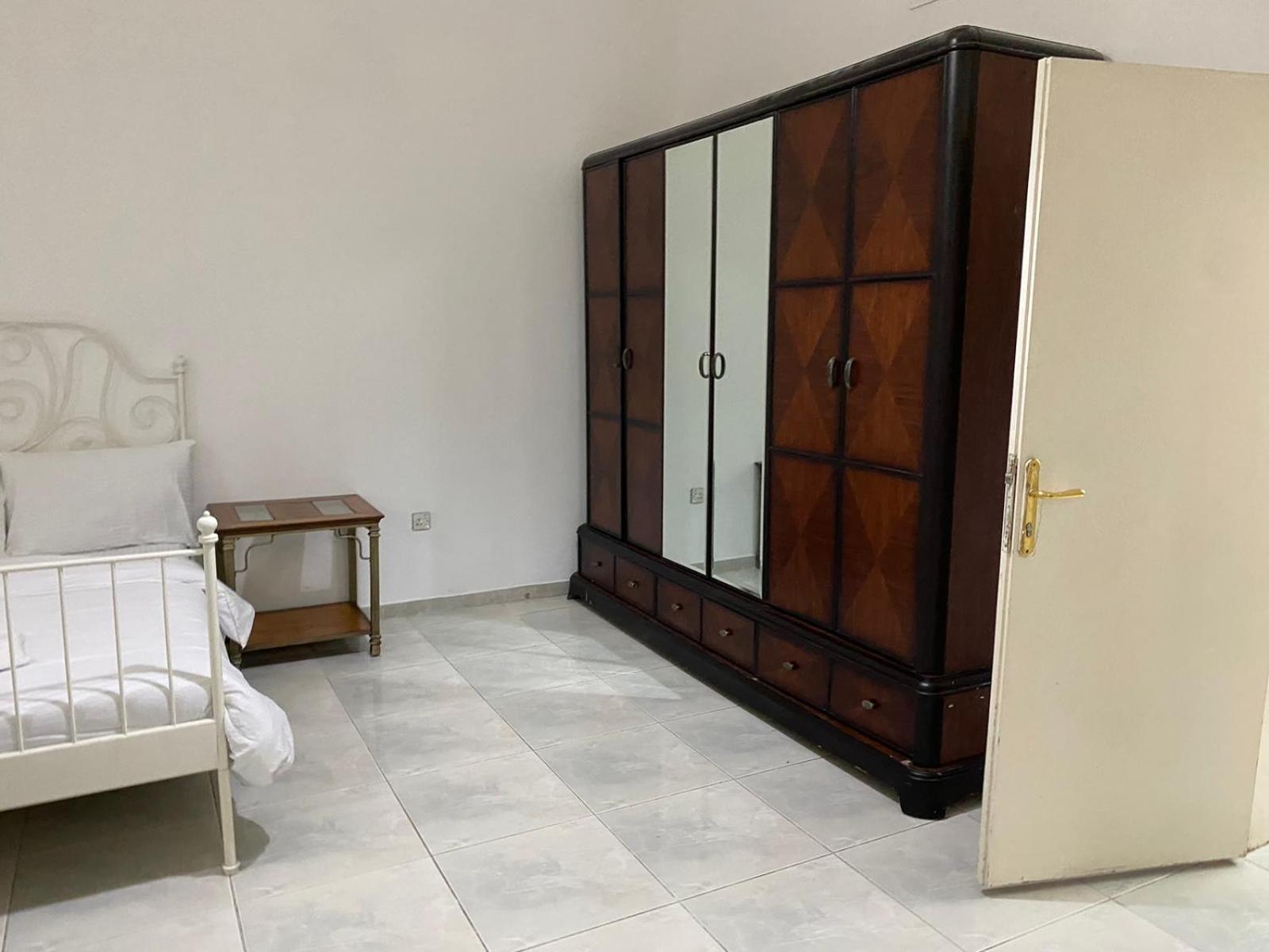 Comfortable Private Rooms In Compound Housing Dubai Exterior foto